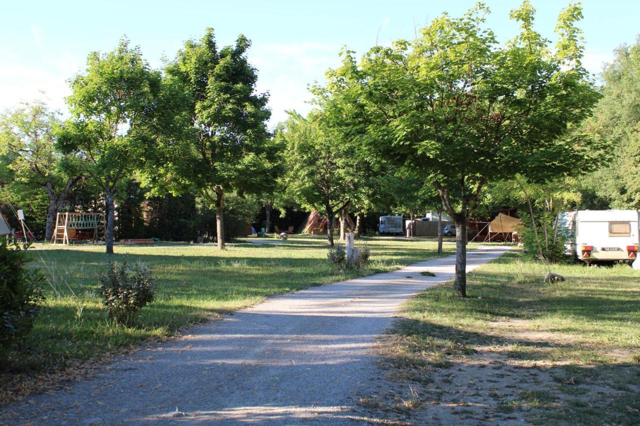 Habitat Createur - Hebergements Insolites Au Camping Municipal "Les Ecureuils" Recoubeau-Jansac Extérieur photo